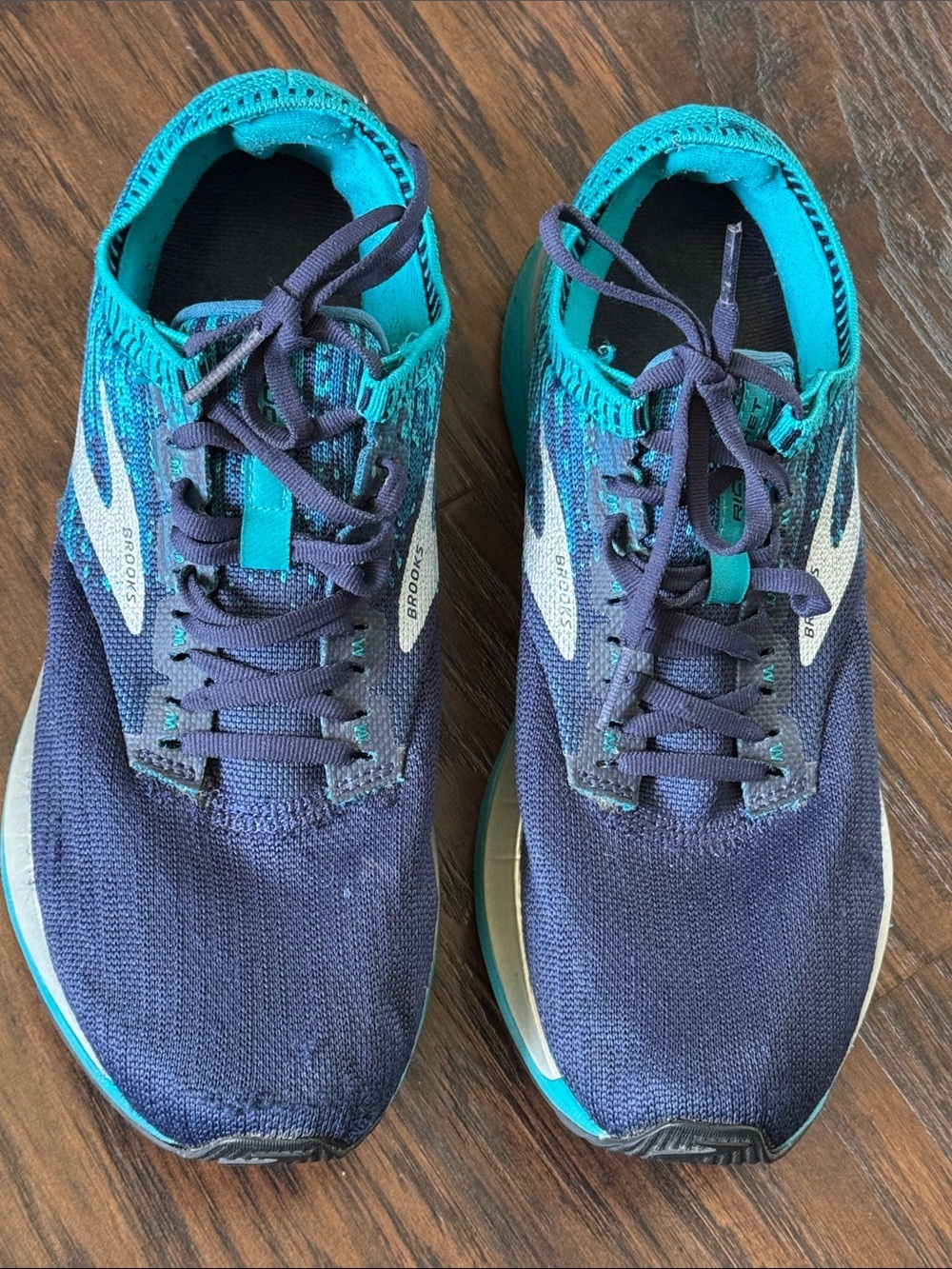 Brooks Women’s Teal & Navy Running Sneakers